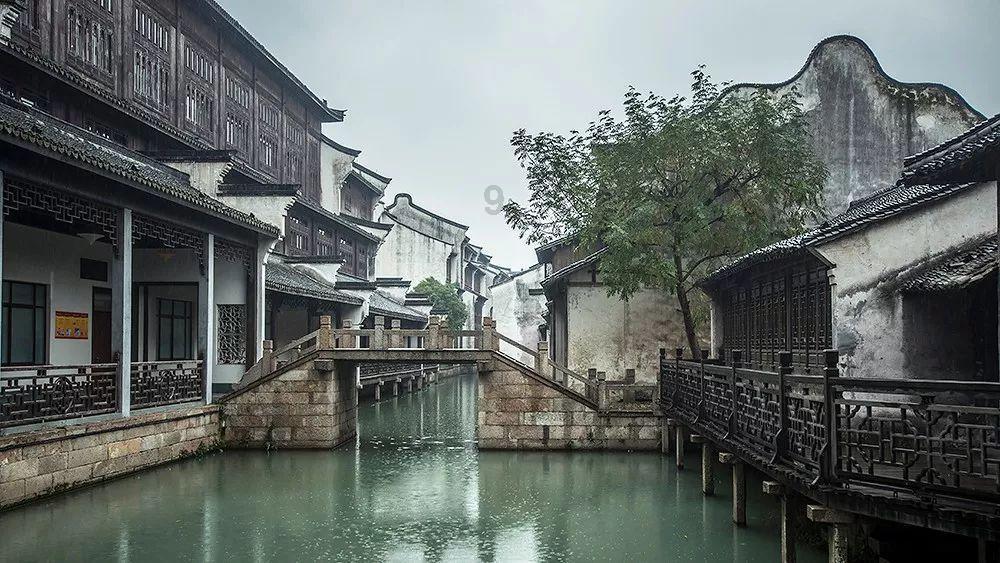 东四胡同在元代就已存在，成为重要商业区，历史底蕴深厚